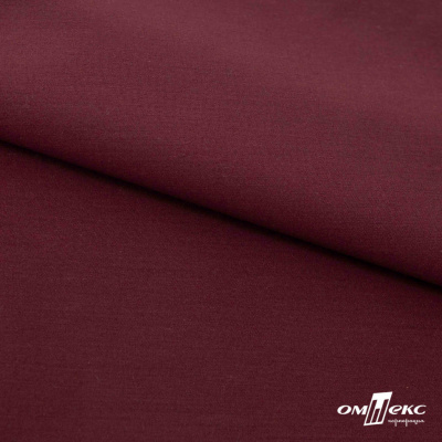 Ткань сорочечная стрейч 19-1528, 115 гр/м2, шир.150см, цвет бордо - купить в Хасавьюрте. Цена 307.75 руб.